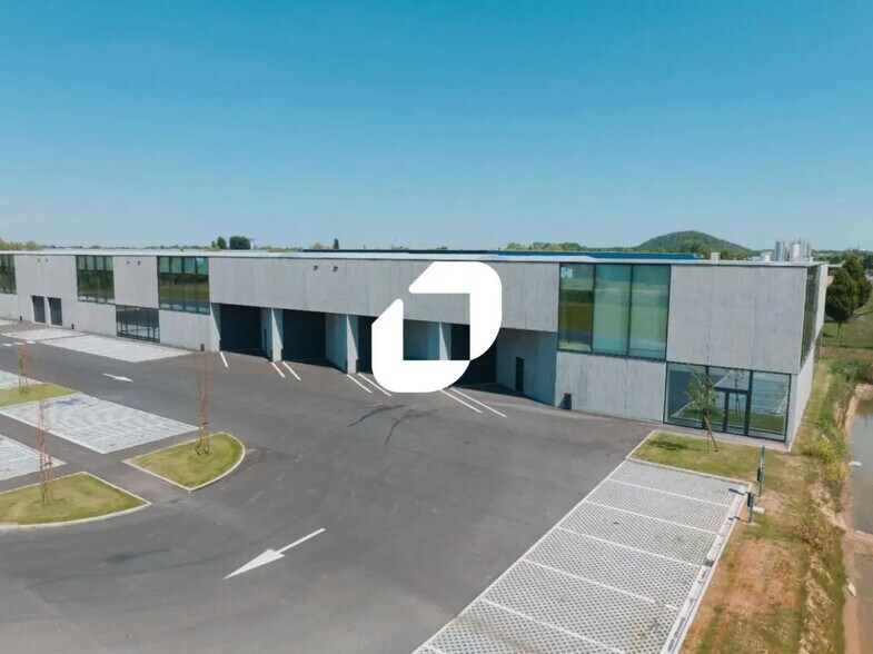 Local d’activités dans Carvin à louer - Photo de l’immeuble – Image 3 sur 5