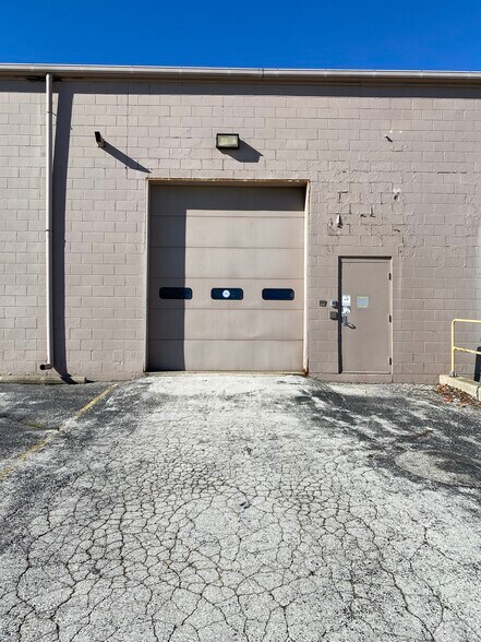 115 S Reynolds Rd, Toledo, OH à louer - Photo de l’immeuble – Image 3 sur 5