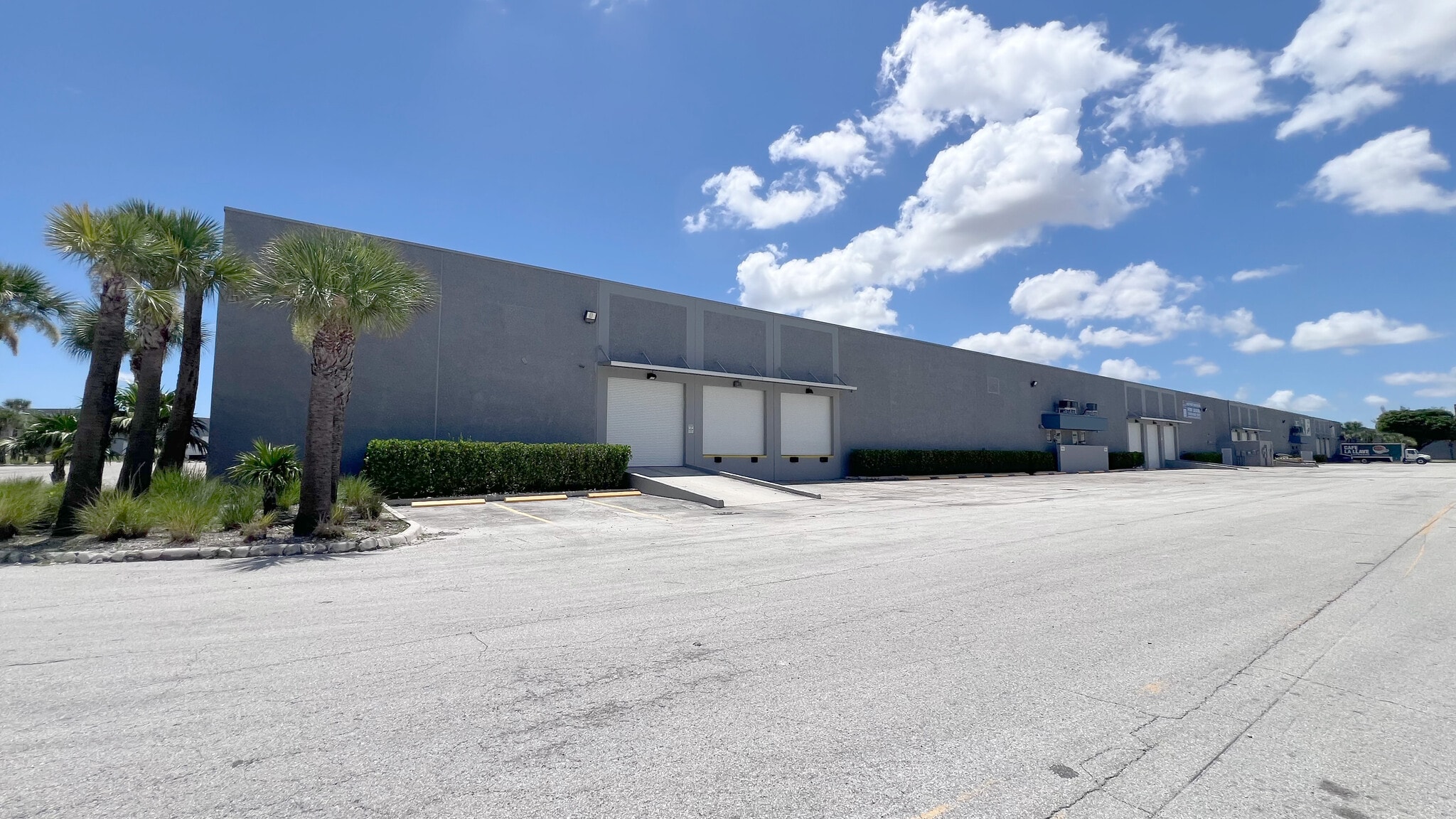 7855-7955 NW 77th Ave, Medley, FL à louer Photo intérieure– Image 1 sur 4