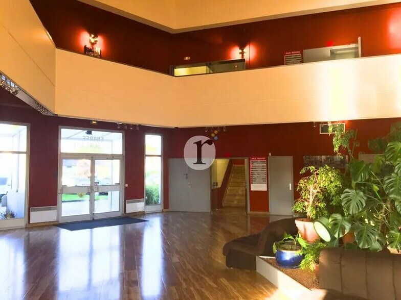 Bureau dans Ronchin à louer - Photo de l’immeuble – Image 3 sur 10