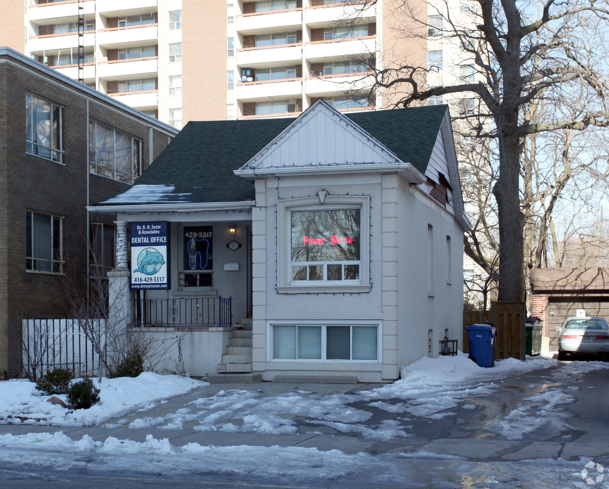 26 Cosburn Ave, Toronto, ON à vendre Photo principale– Image 1 sur 2