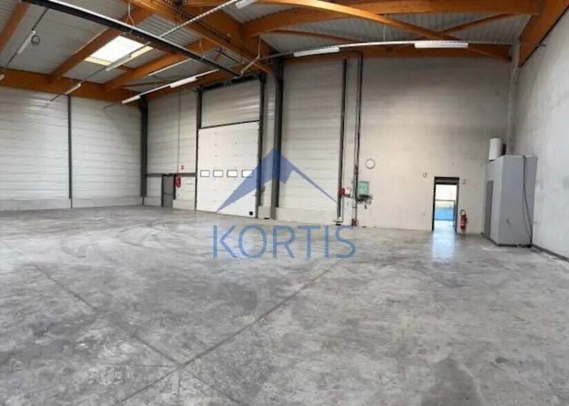 Local d’activités dans La Verpillière à louer - Photo intérieure – Image 2 sur 6