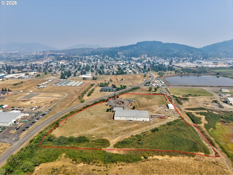 850 Garden Valley Cir, Sutherlin, OR à vendre - Photo de l’immeuble – Image 2 sur 10