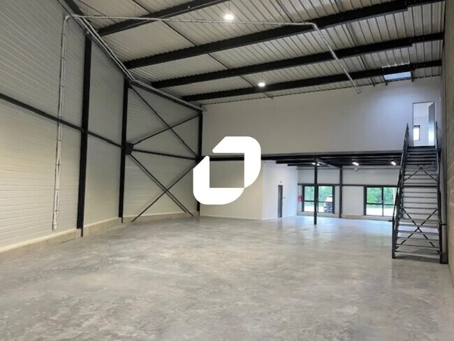 Plus de détails pour Bureau, Local d'activités à louer