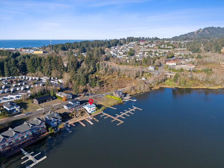 4006 NE West Devils Lake Rd, Lincoln City, OR à vendre - Aérien – Image 3 sur 18