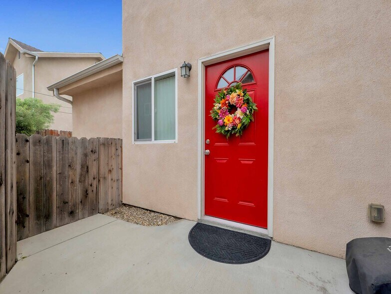 10720 Saticoy St, Sun Valley, CA à vendre - Photo de l’immeuble – Image 2 sur 23
