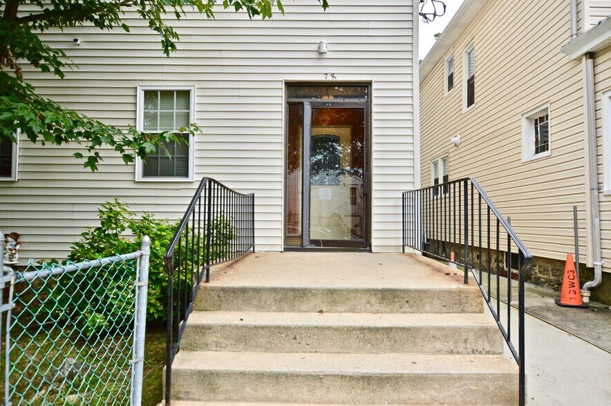 78 Briggs Ave, Yonkers, NY à vendre - Photo de l’immeuble – Image 3 sur 8