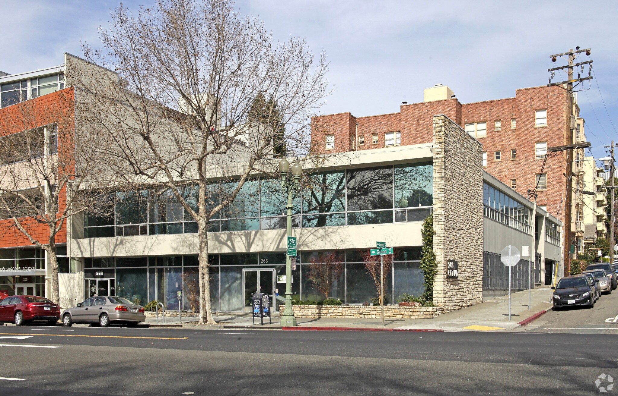 266-268 Grand Ave, Oakland, CA à louer Photo principale– Image 1 sur 9