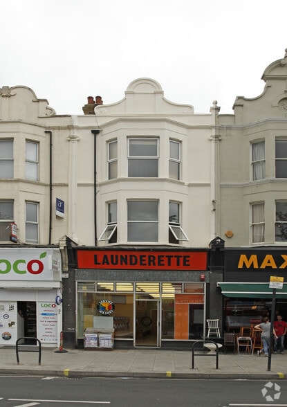 108 Askew Rd, Londres à louer - Photo principale – Image 1 sur 3