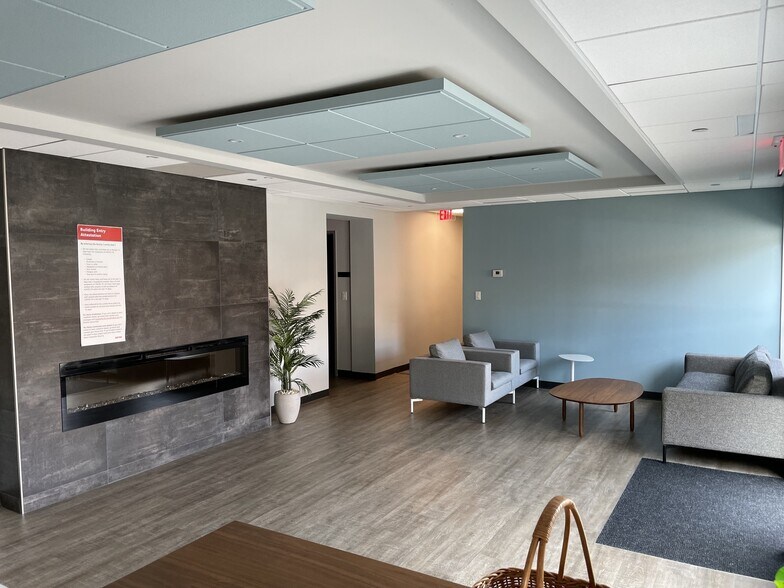 70 Shawmut Rd, Canton, MA à louer - Photo intérieure – Image 3 sur 6