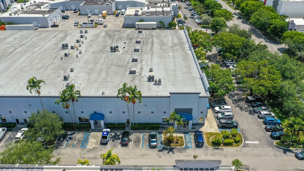5900 NW 97th Ave, Doral, FL à vendre - Photo de l’immeuble – Image 3 sur 55