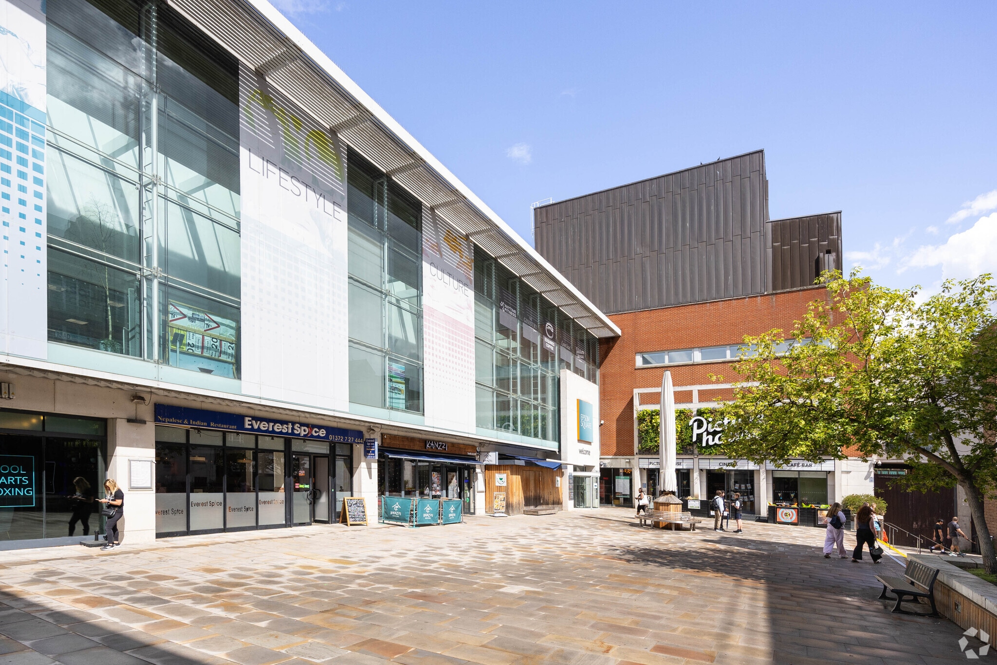 Derby Sq, Epsom à louer Photo principale– Image 1 sur 1