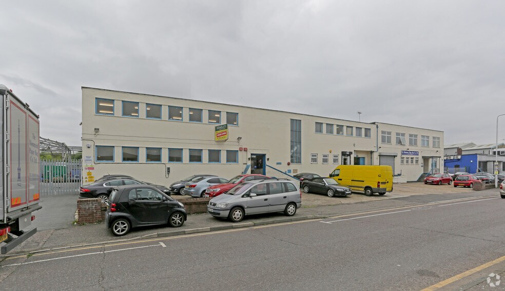 40-46 Fowler Rd, Ilford à louer - Photo principale – Image 1 sur 4