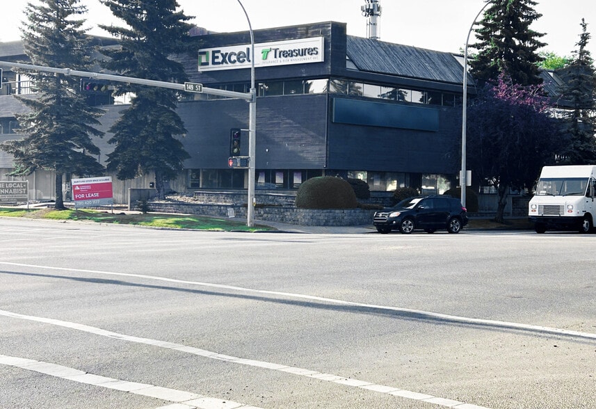 14727 87th Ave NW, Edmonton, AB à louer - Photo de l’immeuble – Image 1 sur 4