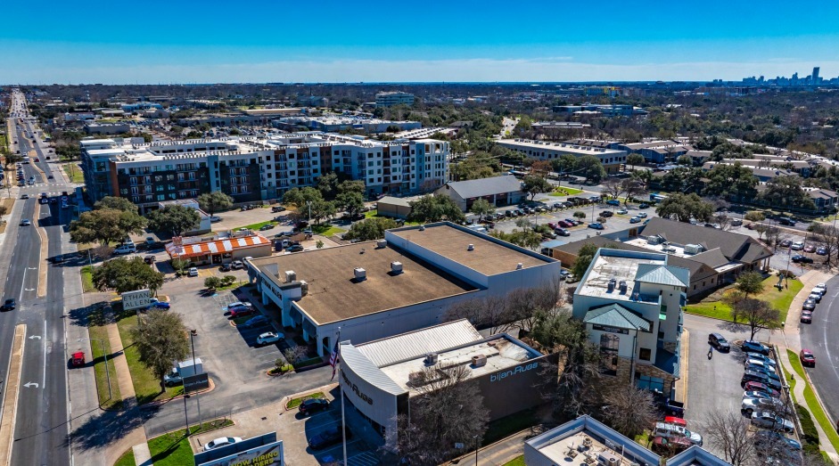 2817 W Anderson Ln, Austin, TX à louer - Photo de l’immeuble – Image 3 sur 3