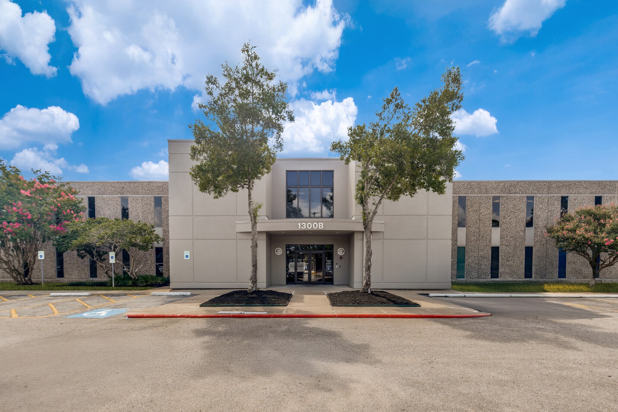 1300 Bay Area Blvd, Houston, TX à louer Photo de l’immeuble– Image 1 sur 9