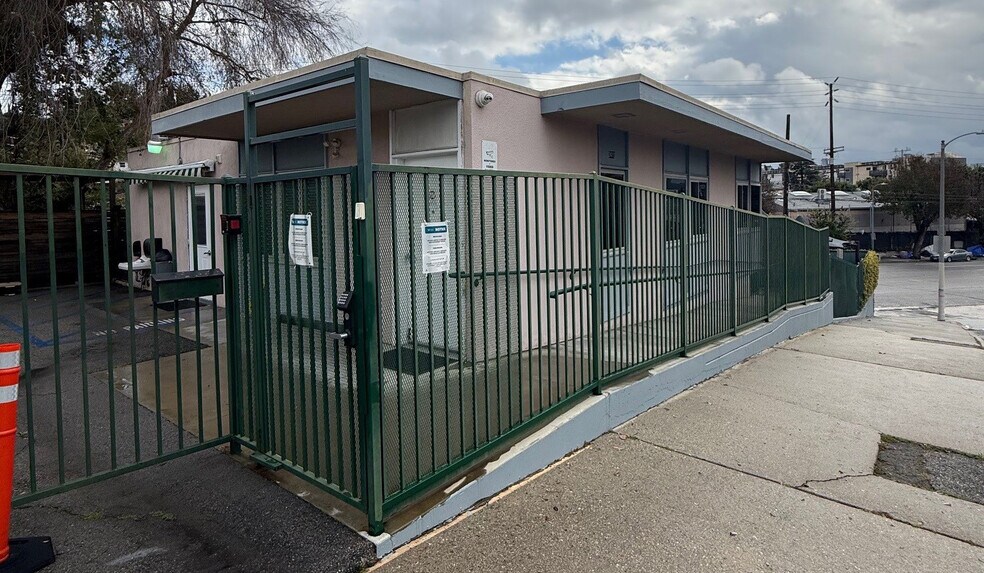 2415 W Avenue 30, Los Angeles, CA à vendre - Photo de l’immeuble – Image 3 sur 13
