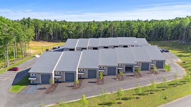 12 Shenandoah Dr, Saratoga Springs, NY à louer Photo de l’immeuble– Image 2 sur 13