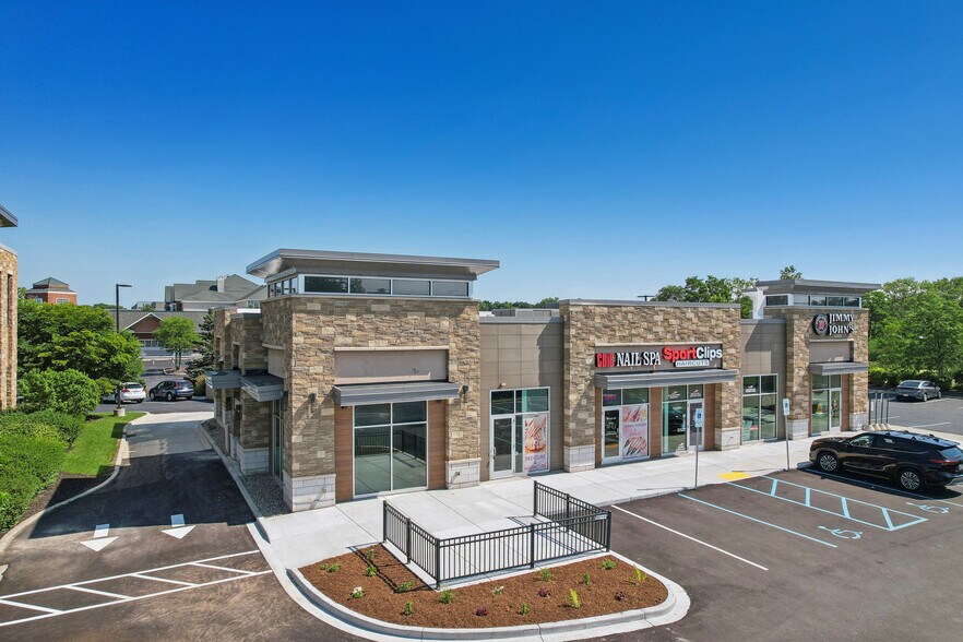 15500 W Greenfield Ave, Brookfield, WI à louer - Photo de l’immeuble – Image 2 sur 14