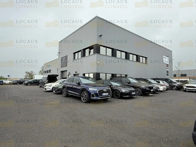 Plus de détails pour Local d'activités à louer