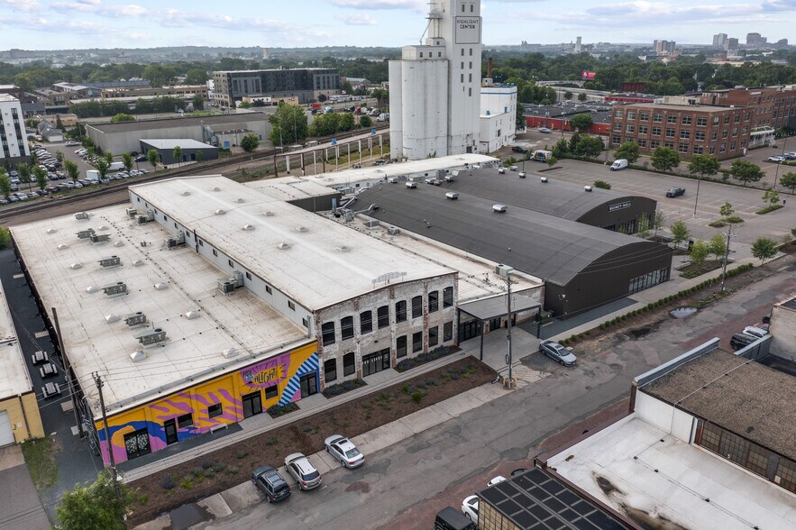1325 Quincy St NE, Minneapolis, MN à louer - Photo de l’immeuble – Image 2 sur 28