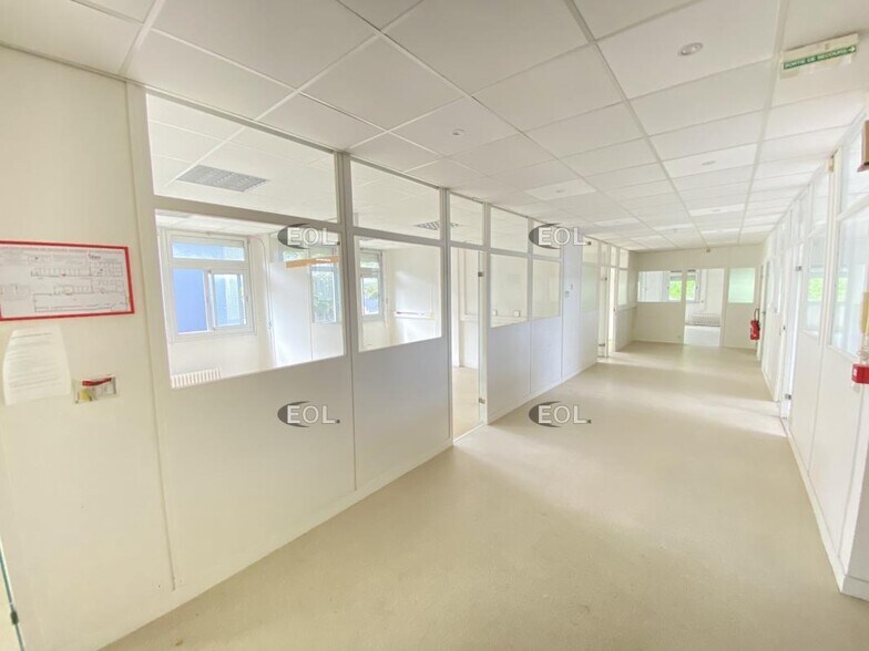 Bureau dans Les Clayes-sous-Bois à louer - Photo intérieure – Image 3 sur 7