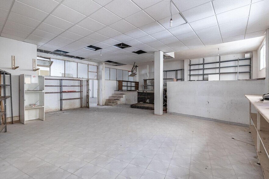 Local commercial dans Baza à vendre - Photo intérieure – Image 3 sur 40