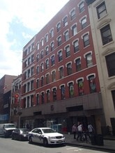 13 Elizabeth St, New York, NY à louer Photo de l’immeuble– Image 2 sur 2
