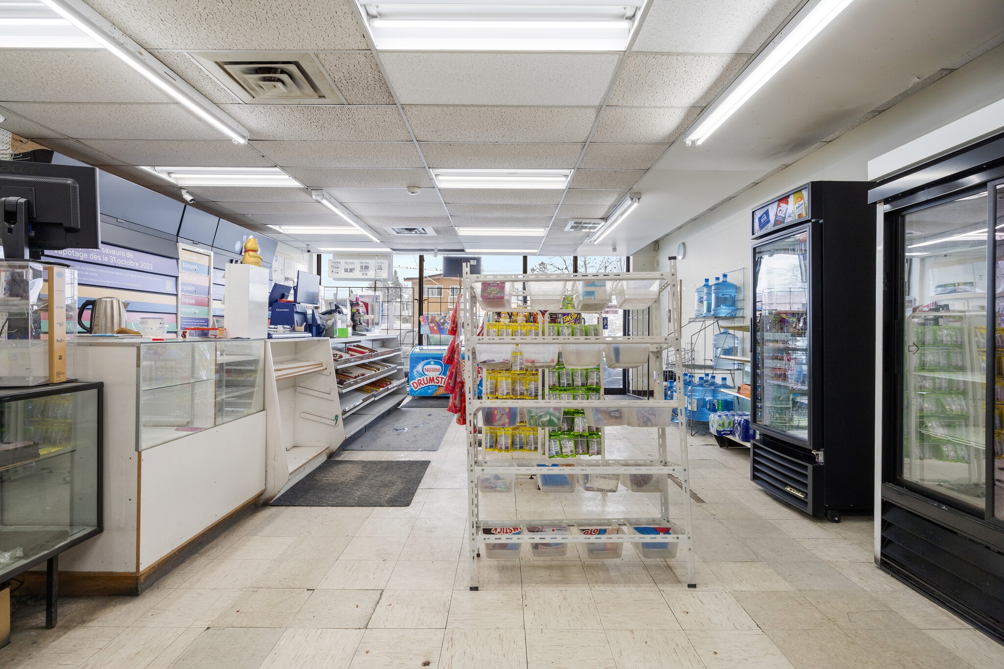 4309-4367 Boul Notre-Dame, Laval, QC à louer Photo intérieure– Image 1 sur 2