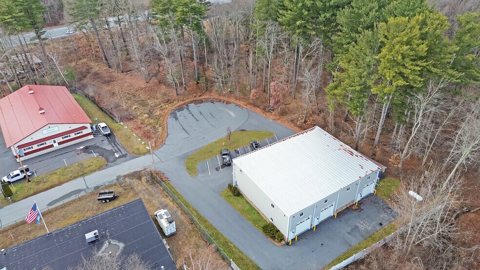 26 Trolley Ln, Salem, NH à louer - Photo de l’immeuble – Image 2 sur 8