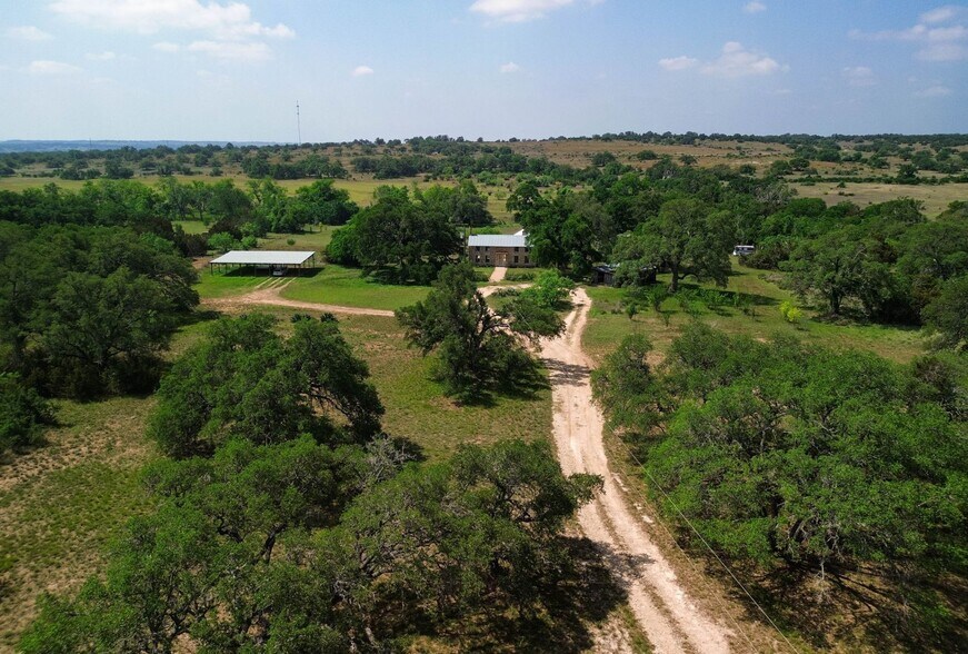 1037 Ranch 962 W rd, Round Mountain, TX à vendre - Photo de l’immeuble – Image 3 sur 40