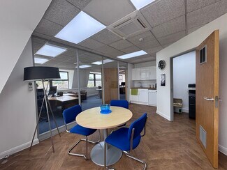 Plus de détails pour 113 Winchester Rd, Eastleigh - Bureau à louer