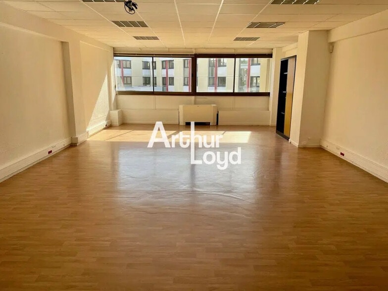 Bureau dans Saint-Laurent-du-Var à louer - Photo intérieure – Image 2 sur 7