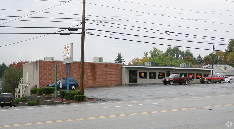 2615 Freeport Rd, Natrona Heights, PA à louer - Photo principale – Image 1 sur 60