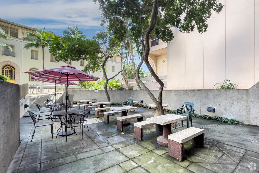 345 Queen St, Honolulu, HI à louer - Photo de l’immeuble – Image 3 sur 8