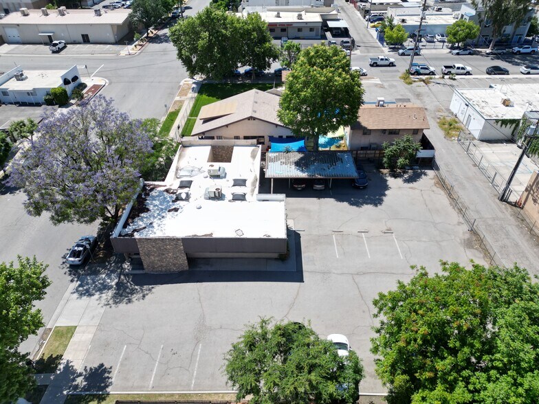 2215 G St, Bakersfield, CA à vendre - Photo de l’immeuble – Image 2 sur 15