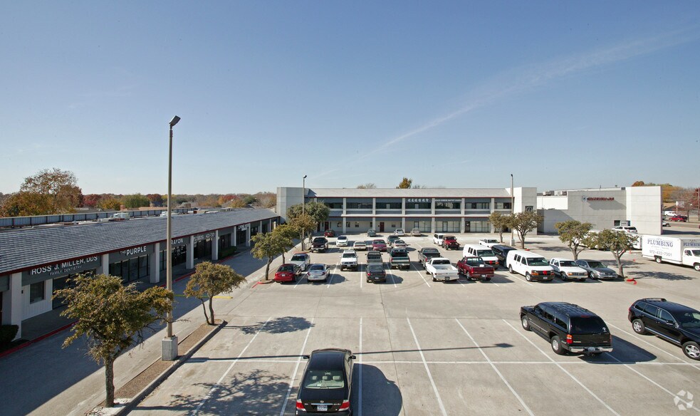 1108 W Parker Rd, Plano, TX à louer - Photo principale – Image 1 sur 1