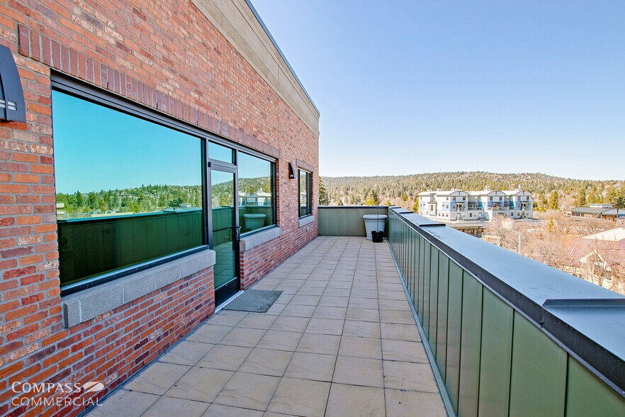 1051 NW Bond St, Bend, OR à louer - Photo de l’immeuble – Image 3 sur 7