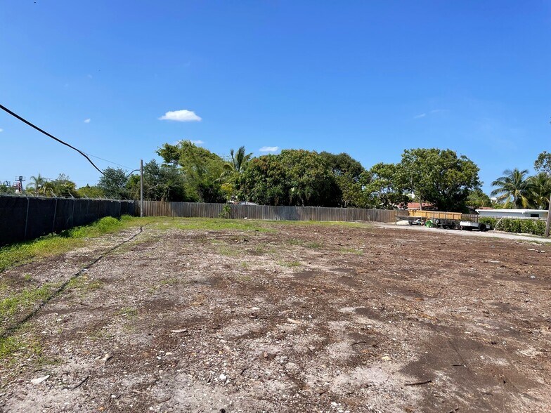 295 SE 10th Ave, Boynton Beach, FL à louer - Photo de l’immeuble – Image 2 sur 2