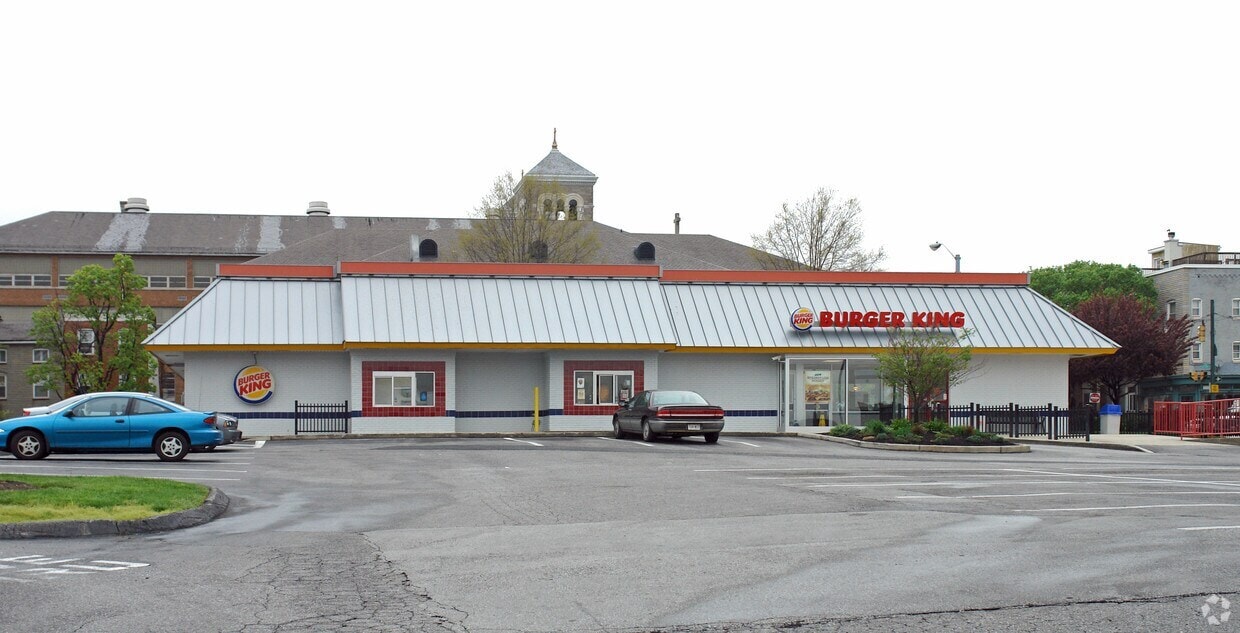 2033 Eastern Ave, Baltimore, MD à louer Photo de l’immeuble– Image 1 sur 4