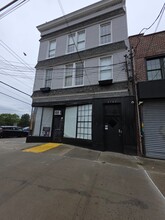 3182 E Tremont Ave, Bronx, NY à louer Photo de l’immeuble– Image 1 sur 1