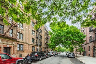 Plus de détails pour 31-15 32nd St, Astoria, NY - Logement à vendre