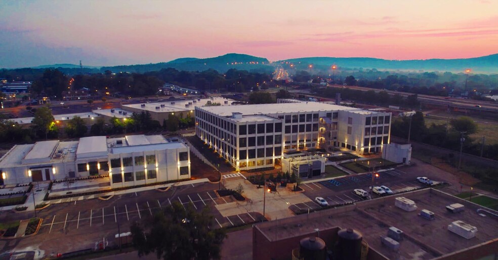 1300 Meridian St N, Huntsville, AL à louer - Photo de l’immeuble – Image 3 sur 12