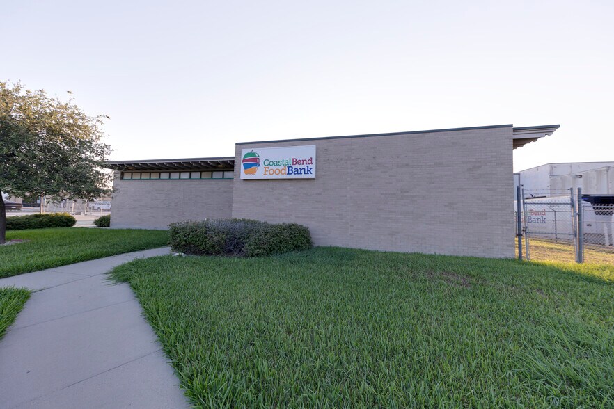 826 Krill St, Corpus Christi, TX à louer - Photo de l’immeuble – Image 3 sur 42