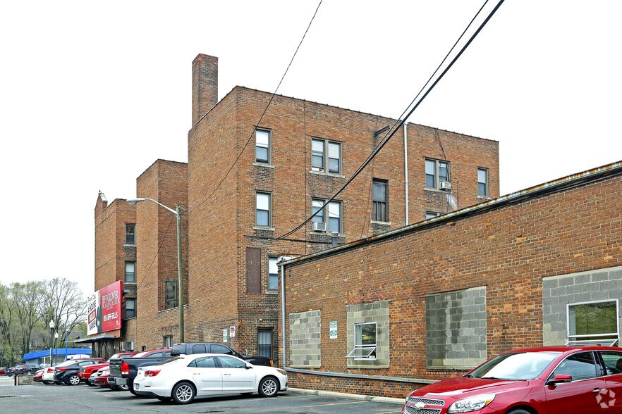 806 N Main St, Royal Oak, MI à louer - Photo de l’immeuble – Image 3 sur 3