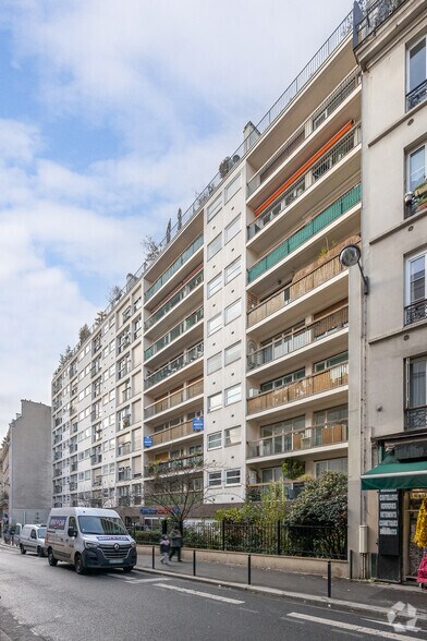 12 Rue Turgot, Paris à vendre - Photo de l’immeuble – Image 3 sur 3