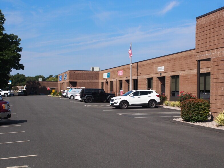 9 Business Park Dr, Branford, CT à vendre - Photo de l’immeuble – Image 3 sur 16