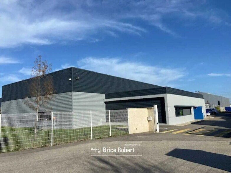 8 Bis Avenue Docteur Schweitzer, Meyzieu à louer - Photo de l’immeuble – Image 1 sur 12
