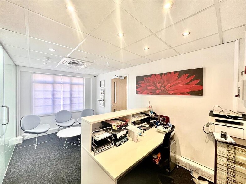 131 Heston Rd, Hounslow à louer - Photo de l’immeuble – Image 2 sur 13