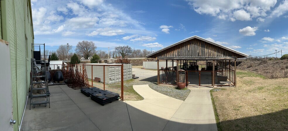 100 N Centennial Dr, High Point, NC à louer - Photo de l’immeuble – Image 3 sur 10